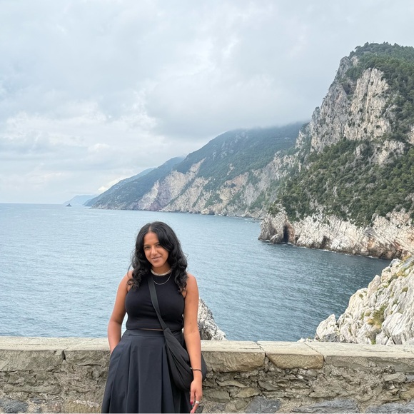 Meet your Posher, Eva! - Picture 2 of 3